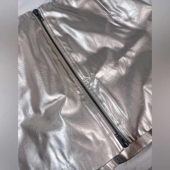 New without Tags Shiny Silver Faux Leather Future Collection Mini Skirt - XL - Picture 2 of 5